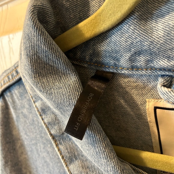 Produx Boyfriend Trucker Light Wash Denim Jacket with Button Closure Size Small - Picture 4 of 5